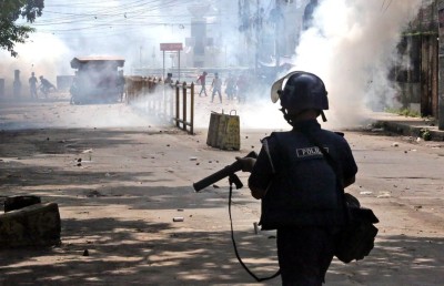 ބަންގްލާދޭޝްގެ މުޒާހަރާގައި އެއް ދުވަހުން 77 މަރު