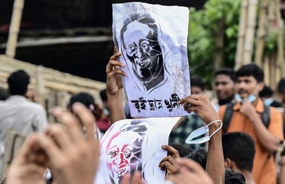 ބޮޑުވަޒީރު ހަސީނާ އިސްތިއުފާ ދެއްވައި ފިއްލަވައިފި، ރައްޔިތުން ރިޔާސީ ގަނޑުވަރަށް ވަދެގެންފި