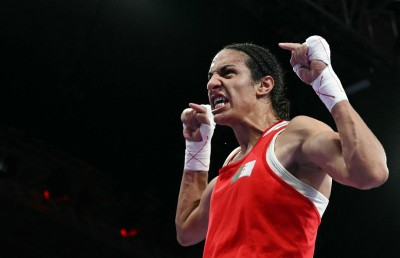 ފިރިހެނެއް ކަމަށް ތުހުމަތުކުރެވުނު ބޮކްސިން ތެޅުންތެރިޔާ އަށް އަންހެން ބައިން ލޯ މެޑަލް