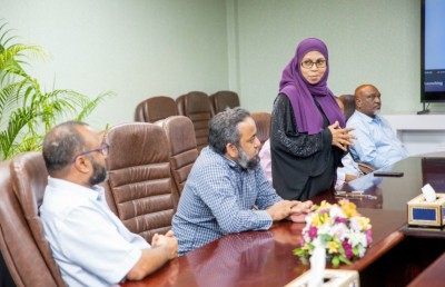 މިއަދު އިއްވީ ރާއްޖޭގެ ތާރީހުގައި ފުރަތަމަ ފަހަރަށް އަންހެން ބޭފުޅަކު ލިޔުއްވި ހުތުބާ!