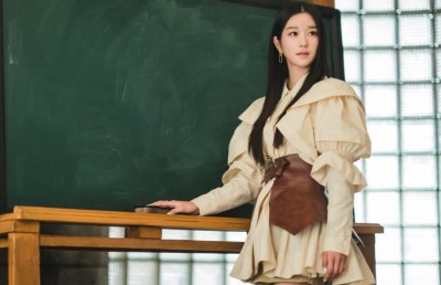 ކޮރެއަން ޑްރާމާތަކުން ފެނުނު ރީތި ފަސް ހެދުން