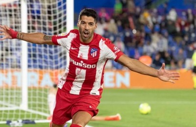 ސުއަރޭޒް ފަހު ވަގުތު ލަނޑުޖަހައި އެތުލެޓިކޯ އެއްވަނަ އަށް