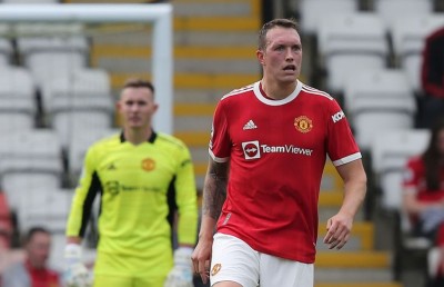 އަނިޔާއިން ސަލާމަތްވެ ފިލް ޖޯންސް އެނބުރި ޔުނައިޓެޑުގެ ސްކޮޑަށް