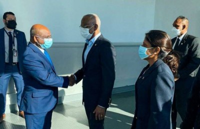 ތާރީހީ ކަމެއް: ރައީސް އދ. ގެ ޕޯޑިއަމްގައި، ޝާހިދު ރިޔާސަތުގައި