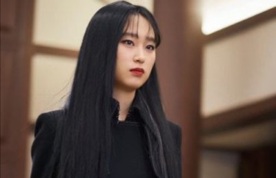 ކޮރެއަން ޑްރާމާތަކުން ފެނުނު ރީތި ފަސް ހެދުން