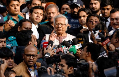 ނޯބެލް އިނާމު ލިބިފައިވާ ޔޫނުސްއާ ބަންގްލާދޭޝްގެ ވަގުތީ ސަރުކާރު ހަވާލުކުރަނީ