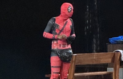 "ޑެޑްޕޫލް" ހެދުމުގައި އެއާޕޯޓަށް ދިޔައީ ރައްޓެއްސަކު ބަލާ