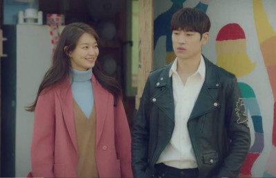 ކޮރެއަން ޑްރާމާތަކުން ފެނުނު ރީތި ފަސް ހެދުން