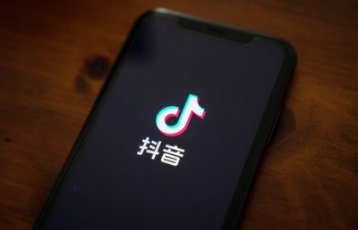 ޗައިނާގެ 14 އަހަރުން ދަށަށް ދުވާލަކަށް ޓިކްޓޮކް ބޭނުންކުރެވޭނީ 40 މިނިޓަށް