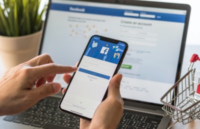 ފޭސްބުކް ބޭނުންކުރާ މީހުންގެ ރައްކާތެރިކަން ކަށަވަރުކުރަން 40،000 މުވައްޒަފުން ތިބޭ