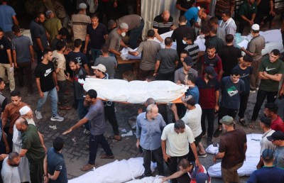 ޣައްޒާގެ ސްކޫލެއްގައި ފަތިސް ނަމާދަށް ތިއްބާ ހަމަލާދީ 100 މީހަކު ޝަހީދުކޮށްލައިފި