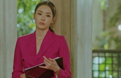 ކޮރެއަން ޑްރާމާތަކުން ފެނުނު ރީތި ފަސް ހެދުން