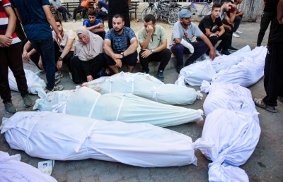 ޣައްޒާގެ ސްކޫލެއްގައި ފަތިސް ނަމާދަށް ތިއްބާ ހަމަލާދީ 100 މީހަކު ޝަހީދުކޮށްލައިފި