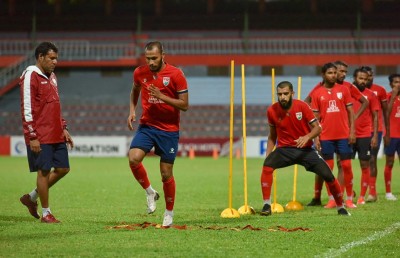 ތަށި ދިފާއުކުރަން އަމިއްލަ ދަނޑުގައި ކުޅުމަކީ ޝަރަފެއް: ހަމްޕު