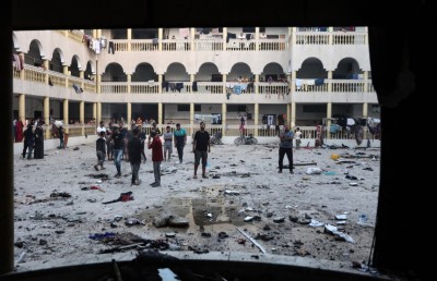 ޣައްޒާގެ ސްކޫލެއްގައި ފަތިސް ނަމާދަށް ތިއްބާ ހަމަލާދީ 100 މީހަކު ޝަހީދުކޮށްލައިފި