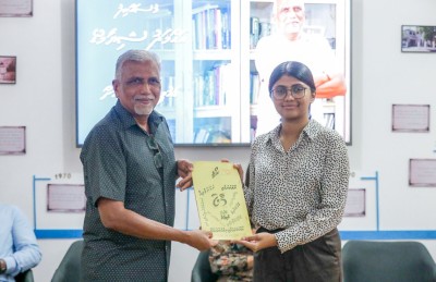 ޝިޔާމްގެ "ފޮތް އަލަމާރި" އިން 700 ފޮތް ލައިބްރަރީއަށް