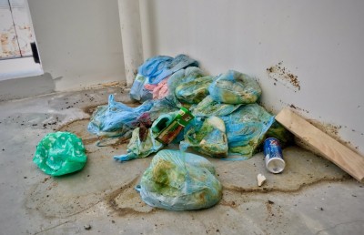 ފްލެޓްތަކުން ކުނި ނެގޭނެ އިންތިޒާމެއް ނެތި، ތަން ގޮނޑުވެއްޖެ