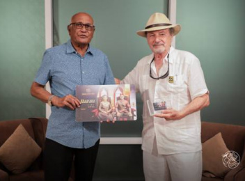 ބޯޑާ މައިލްސްގެ އެންމެ ފުރަތަމަ 'އަބާރަނަ ޓިއާ' ކޯބިން އާއި އޭނާގެ ދަރިކަނބަލުންނަށް