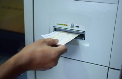 ބައުންސްވި ޗެކެއްގެ ފަހަތުން މުޅި ދައުލަތް: ބޭނުމެއް އެބައޮތްތަ؟!