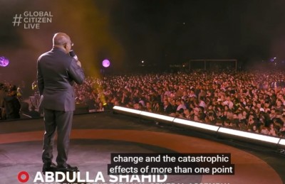 ޝާހިދު 60،000 މީހުންގެ ކޮންސެޓްގައި ކްލައިމެޓް ފަންޑިންގެ ވައުދު ހަނދާން ކޮށްދެއްވައިފި