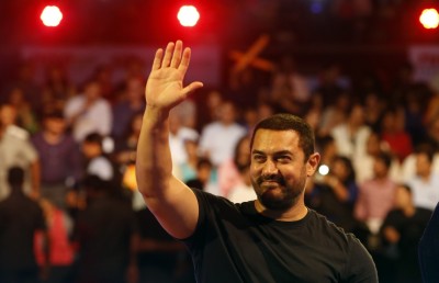 އާމިރް ހާން އެކްޓުކުރުން ހުއްޓާލައި ރިޓަޔާކުރަނީ