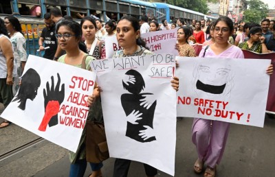 އިންޑިއާގެ ހޮސްޕިޓަލެއްގައި ދަސްކުރާ ޑޮކްޓަރެއް ރޭޕްކޮށް މަރާލުމުން ޑޮކްޓަރުން ހަޅުތާލަށް