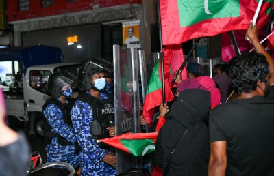 އަނިޔާގެ ތުހުމަތު: ކޮމިޝަނަރު ވިދާޅުވީ "މިއީ އެ ދުވަހެއް ނޫން" ކަމަށް!