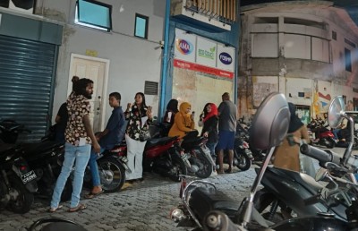 އޮޅުވާލައިގެން ފައިސާ ހޯދި ކަމަށް ތުހުމަތުކޮށް، މީހަކާ ދެކޮޅަށް ބަޔަކު އަޑުއުފުލަނީ