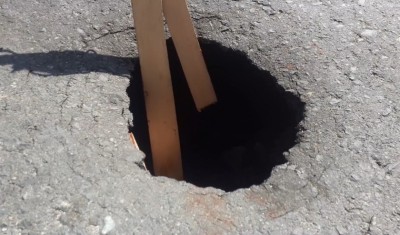 ރިންގު ރޯޑުގައި ނުރައްކާތެރި ވަޅުގަނޑެއް، ދުވަސް ތަކަކަށްފަހު މަރާމާތު ފަށައިފި!