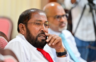 ބިދޭސީންނާ ގުޅޭ ކަންކަން ހަރުކަށި ކުރަން އުޅުމުން ގާސިމްގެ ރުޅިގަނޑު މިއަދު ވެސް ފަޅައިގެން ހިނގައްޖެ