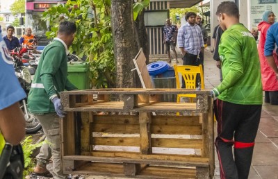 ދުވާރުމަތިން ގޮނޑި މޭޒުތައް ނުނެގުމުން އެޗްޑީސީން ނުކުމެއްޖެ