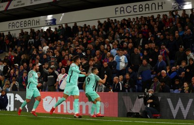 ޕެލަސްއާ އެއްވަރުވެ ބްރައިޓަން އިން ފުރުސަތު ނަގާލައިފި