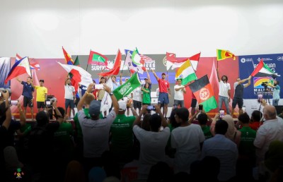 ގައުމީ ސާފިން ޓީމުން ގުގުމާލި އަޑު: އަހަރެމެން މިއީ ދިވެހީން، ރާޅުތަކުގެ ދަރިން!