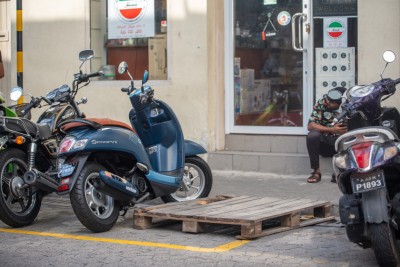 މަގުމަތީގައި ހުންނަ ޕެލެޓުތައް ސިޓީ ކައުންސިލުން ނަގަނީ