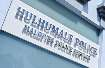 ބިދޭސީ އަންހެނެއްގެ ގައިގައި ކަޓަރު އަޅައި ފޭރުނު މައްސަލައެއް