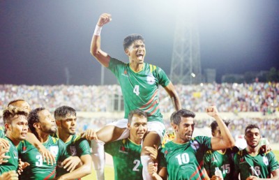 ޕްލެޔާ ޕްރޮފައިލް: ޓޮޕޫ ބަރްމަން - ބަންގްލަދޭޝް