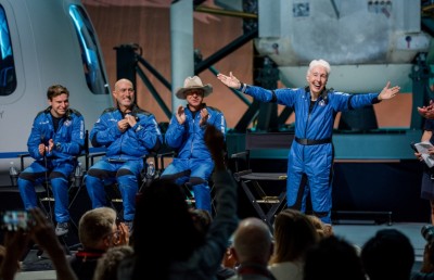 ބެޒޯސްގެ ޖައްވީ ދަތުރަށް ދުނިޔޭގެ ހަތަރު ރެކޯޑެއް