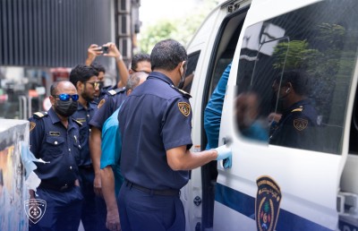 މުޑުދާރުކޮށް ފޯއް ކޮށައި ވިއްކަމުން ދިޔަ ދެ ބިދޭސީއަކު ހުއްޓުވައިފި