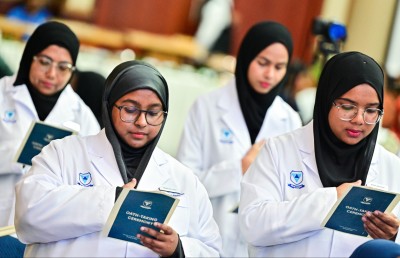 ވިލާ ކޮލެޖުގެ ފާމަސީ ޑިގްރީގެ ދެ ވަނަ ބެޗުގެ ދަރިވަރުން ހުވާކޮށްފި