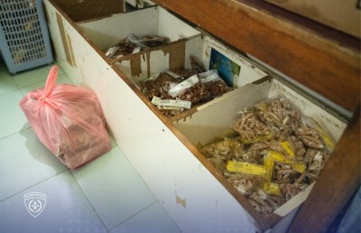 އަނެއްކާވެސް ރެއިޑެއް: ހެދިކާ މަތީގައި ހުރީ މުންޑު އަޅާފައި!