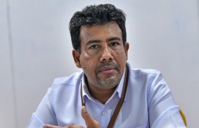 ޑރ. އަލީ ލަތީފަށް މަނީ ލޯންޑަރިން އަދި ޓެކުހަށް މަކަރު ހެދި ކަމުގެ ތުހުމަތު ވެސް