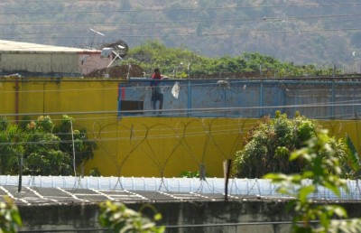 އިކުއެޑޯގެ ޖަލެއްގެ މާރާމާރީގައި 116 ގައިދީން މަރުވެއްޖެ