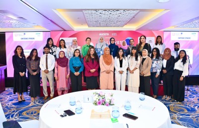 ރިސޯޓްތަކުގައި ވަޒީފާ އަދާކުރާ އަންހެނުންނާ މެދު ދެކޭ ގޮތް ބަދަލުކުރަން ޖެހޭ: ފަސްޓް ލޭޑީ