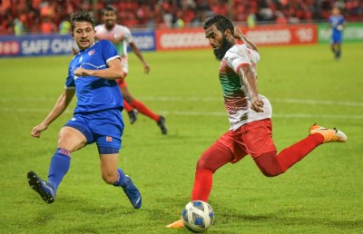 ޗެމްޕިއަން ރާއްޖެ ބަލިކޮށް، ނޭޕާލަށް ހުވަފެނީ ފެށުމެއް