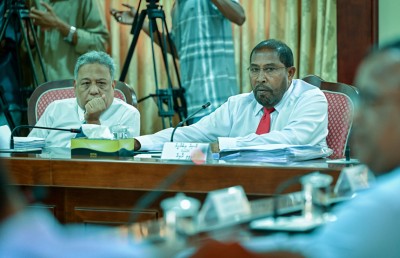 މި ފެންނަނީ އަމިއްލަ މަސްލަހަތާ ޖެހުމުން މެމްބަރުންނަށް "ހިތި ބޭސް" ނުދިރޭ މަންޒަރު!