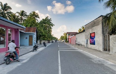 އައްޑޫގައި ފުލުހުންގެ ހާލަތު ވަރަށް ގޯސް، އަދަދު މަދު، އެކަށީގެންވާ ވަރަށް ވެހިކަލެއް ނެތް!