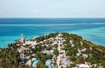 ހުޅުދެލީ ކޯޓުގެ ވަޒީފާއަކަށް ކުރިމަތިލީ އަންހެނަކު މޫނު ބުރުގާ އަޅާތީ ޑިސްކޮލިފައި ކޮށްފި