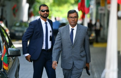 އުއްތަމަ ފަނޑިޔާރުގެ ގެކޮޅުގެ ސީސީޓީވީ ކެމެރާތައް ހަލާކުކޮށްލައިގެން ގެޔަށް ވަންނަން އުޅެފި