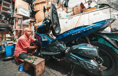 ހަމަ އެއްވެސް ފޫހިކަމެއް ނެތި ރޫޅާލަ ރޫޅާލާ