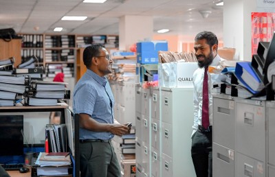 ޕީޖީ ޝަމީމަށް މުވައްޒަފުންގެ ފަރާތުން ރަތްދޫލައިގެ ވަދާއުއެއް